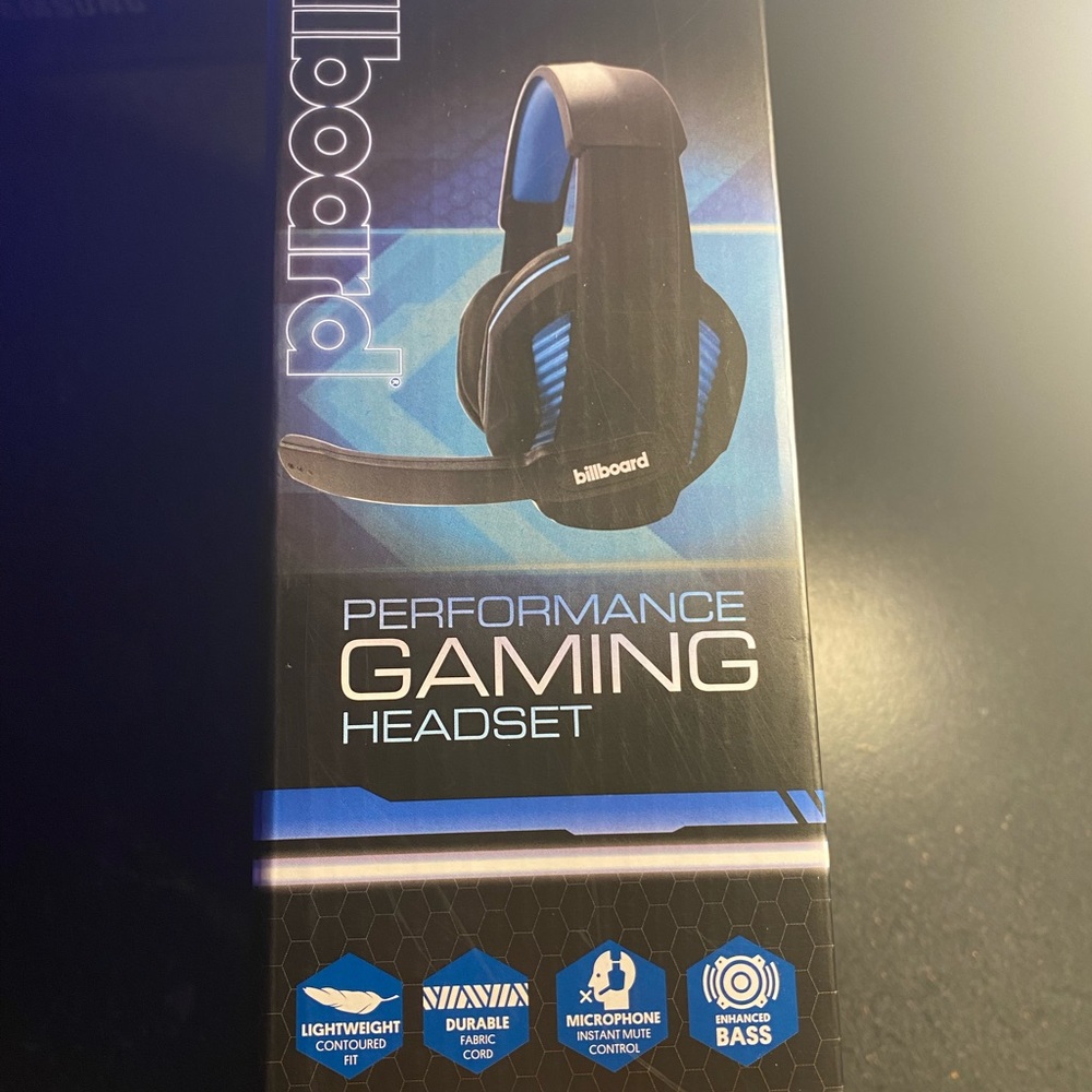 Billboard gaming headset
